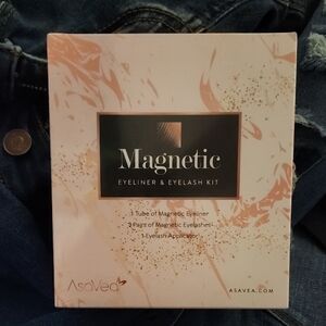 Magnetic Eyeliner & Eyelash Kit - Rose Gold & Black Packaging